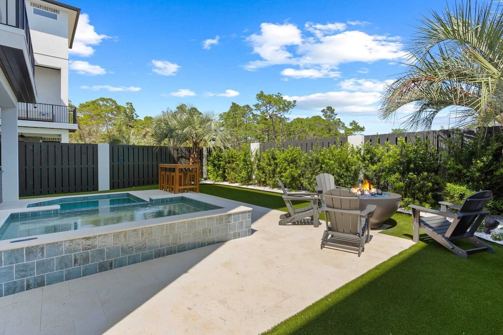 Pool, Hot Tub, Firepit, Walk to Beach Near Gulf Place