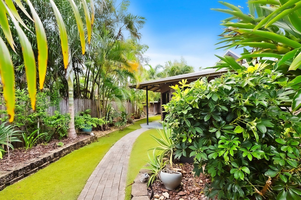 Green Cottage in Trinity Beach