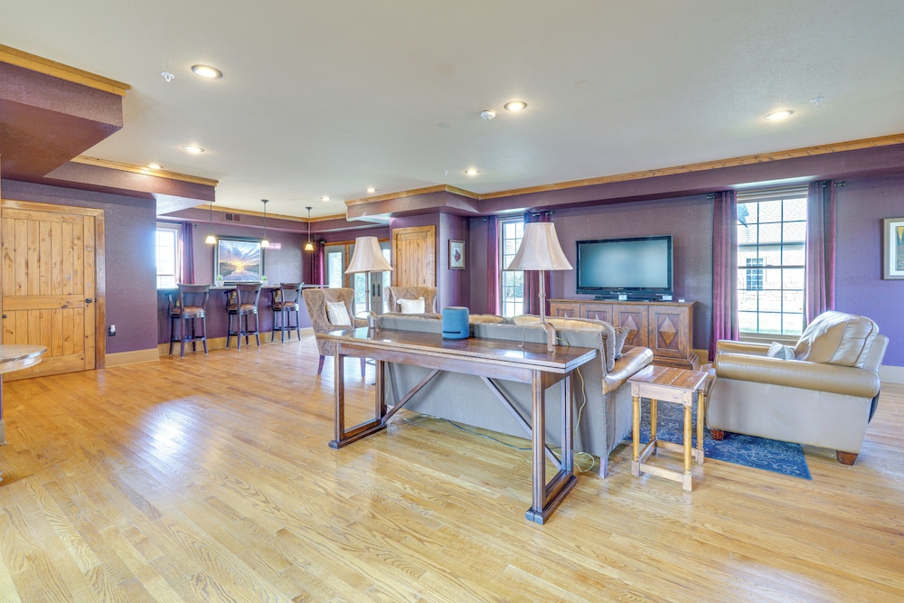Private Hot Tub: 'bays View Lodge' in Kingsport!