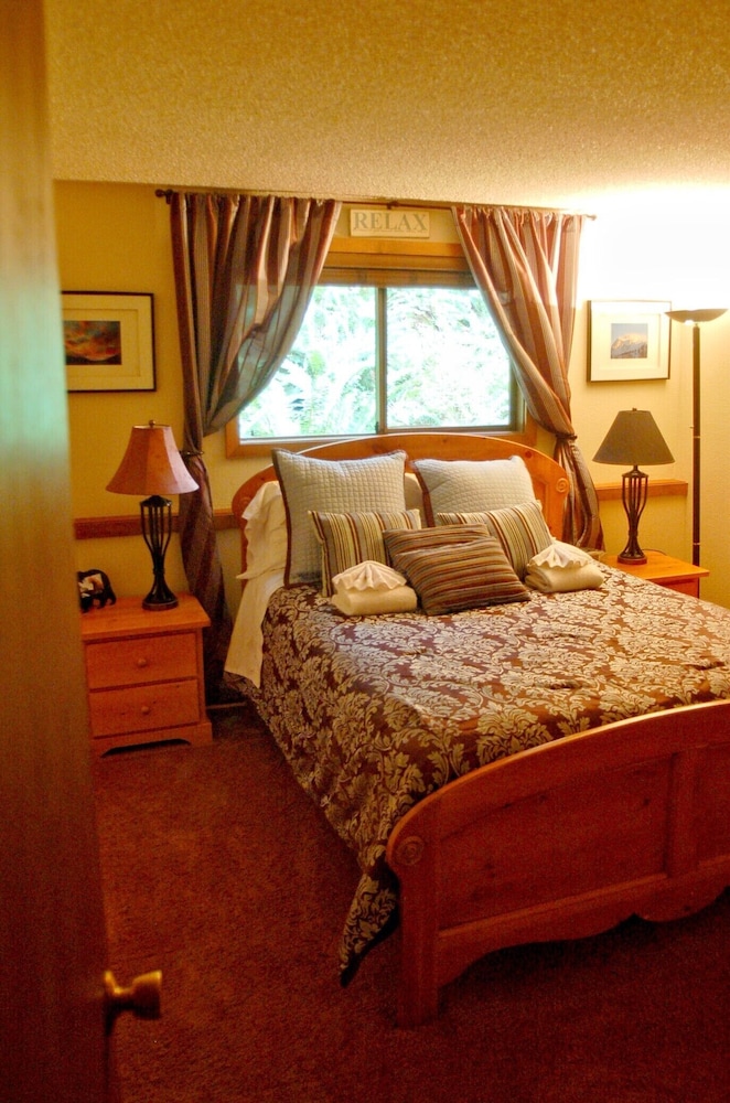Snowater Condo #84 - Large Condo With Private Sauna and Soaker tub