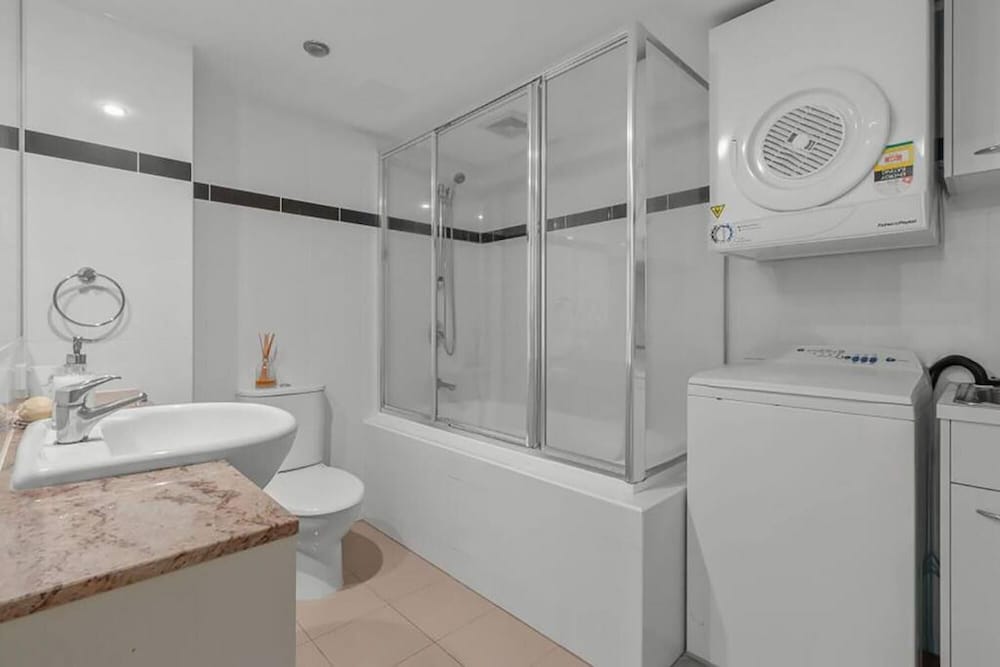 Brisbane Vacations - 2BR Stunning Views CBD Pool Gym Netflix - Property Image 14