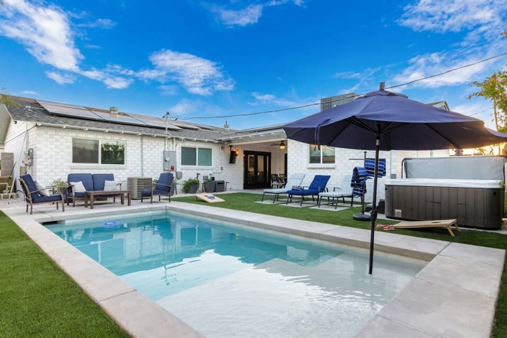 The Crown Azul 2 Masters New Pool Spa Office