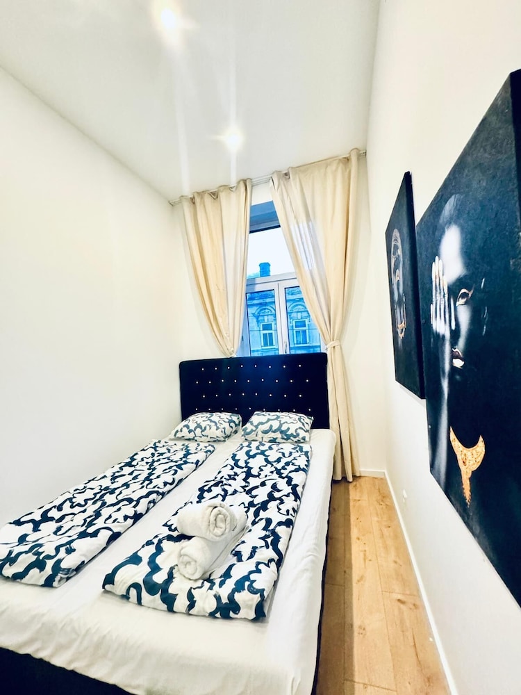 Spacious 3BR Near Kaufpark Alterlaa