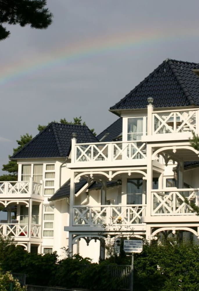 Binz: Sterntaucher in Haus Strelasund