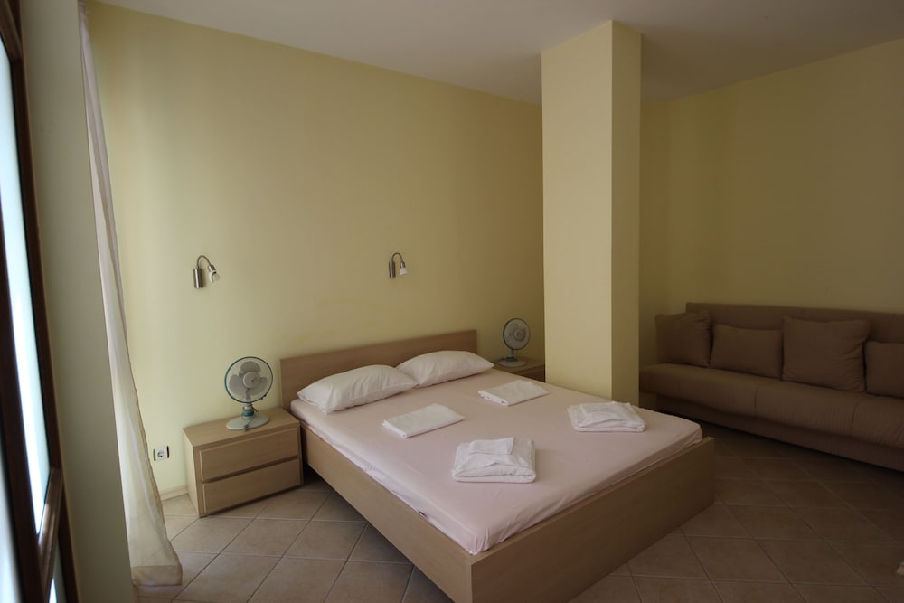 Menada Midia Apartments