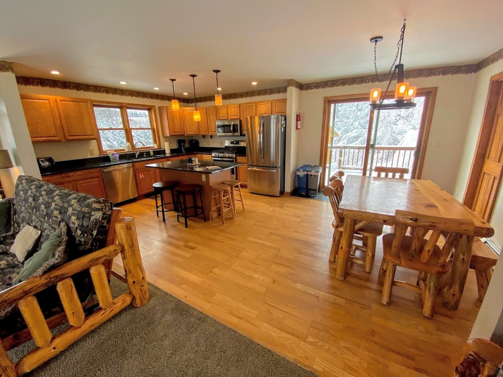 Moose Lodge and Cabins by Bretton Woods Vacations