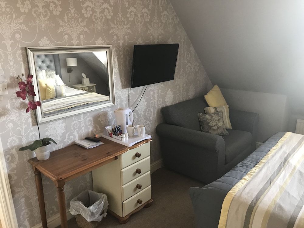 Hollies Guest House