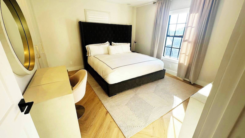 New 5 Bedroom Modern Villa on Golf Course