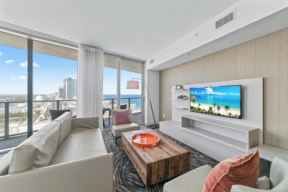 Sunny Balcony - Beautiful Stay for 2 With Ocean Views & Resort Amenities