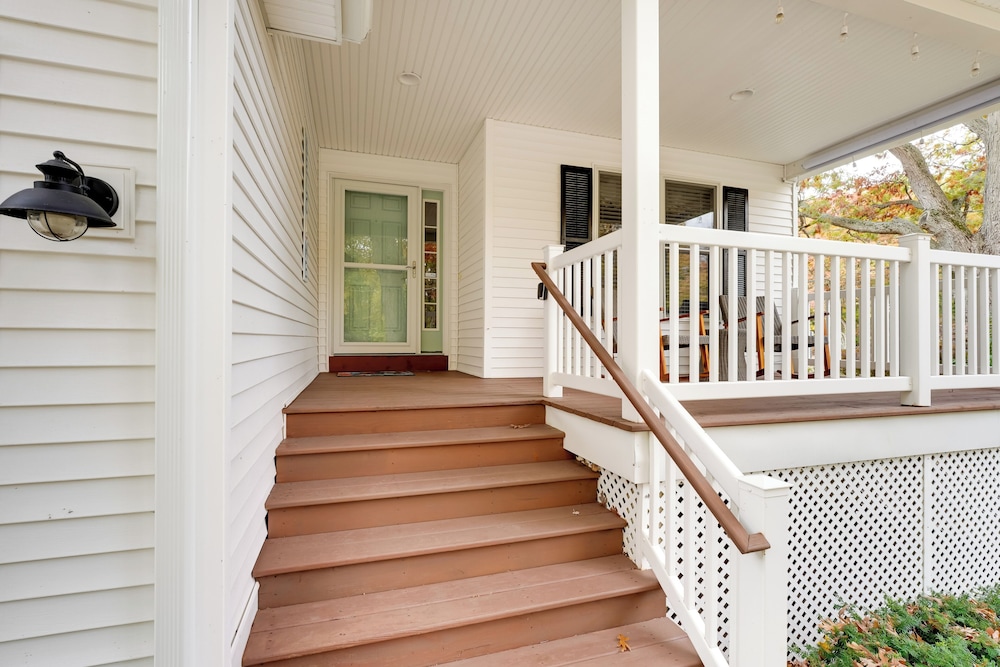 Holland Home: Walk to the Beach!