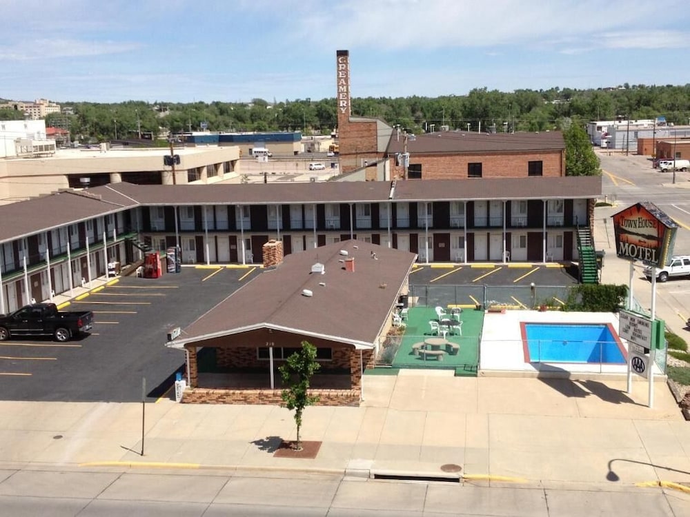 Town House Motel & Pool near Mt. Rushmore