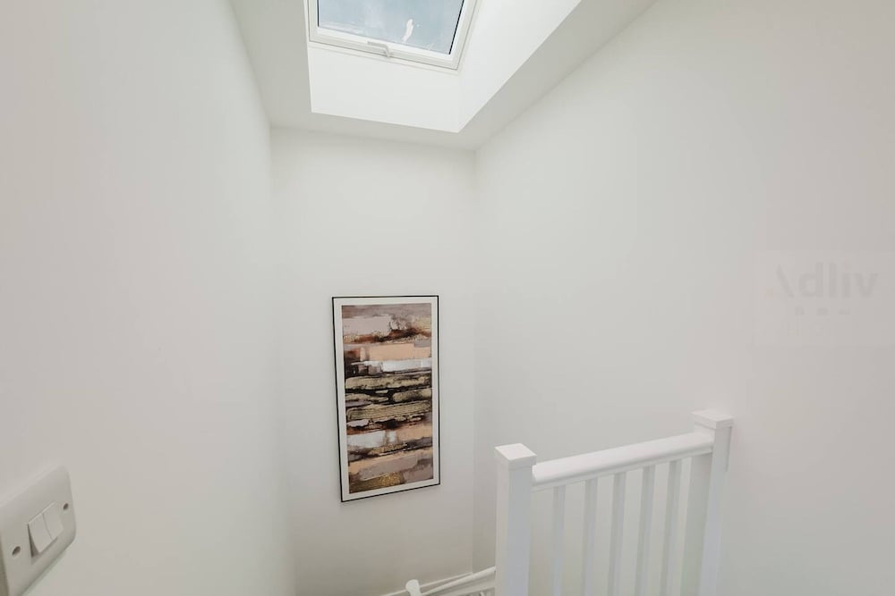 Luxury Seaside Home Parking Sleeps 8 by Adliv