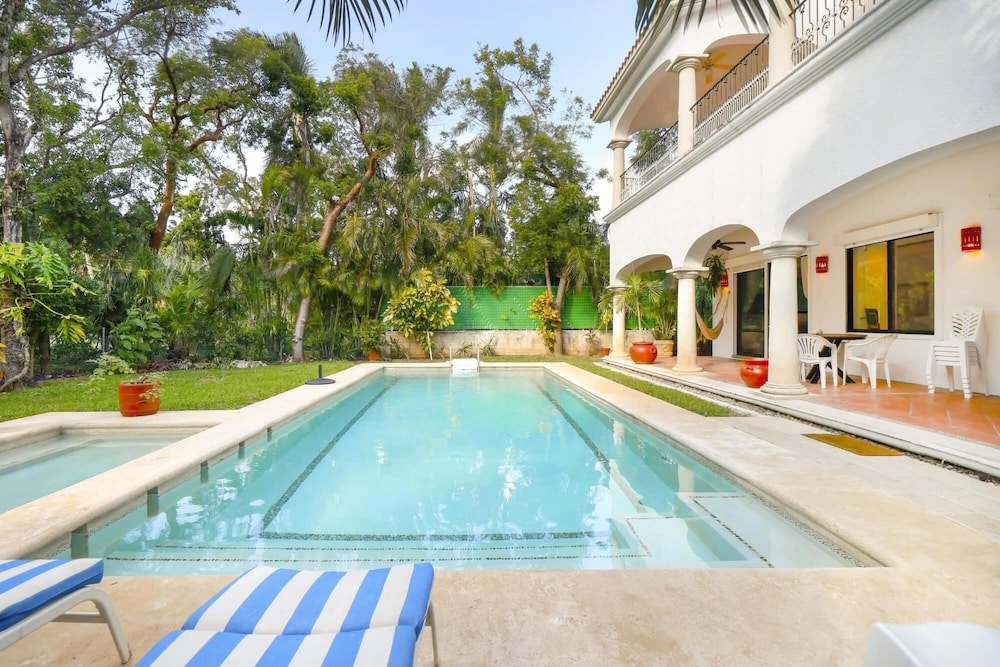 Beautiful Villa With Private Pool Close To Beach view 3
