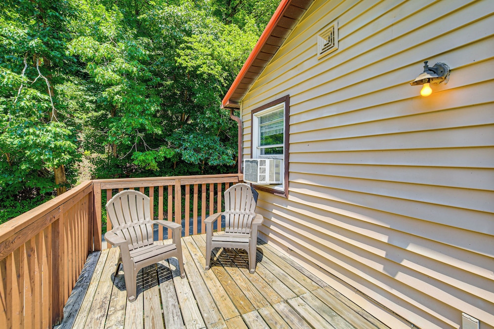 1 Mi to Hatfield-mccoy Trails: Apt in Matewan