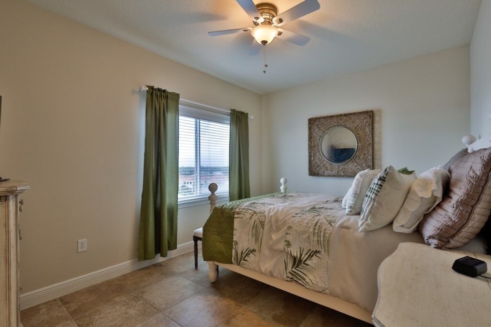 Oceanfront Condo With Beautiful Views 2 Bedroom Condo