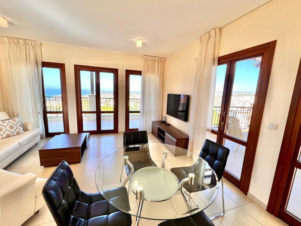 Perfect Getaway for 2 With Shared Pool