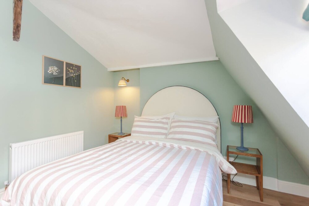 Stunning 2 Bedroom Apartment in the Heart of Chelsea