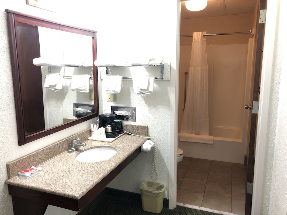 Posh Inn & Suites