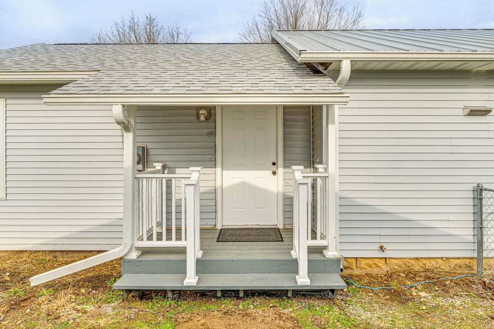 17 Mi to Brookville Lake: Home w/ In-unit Laundry