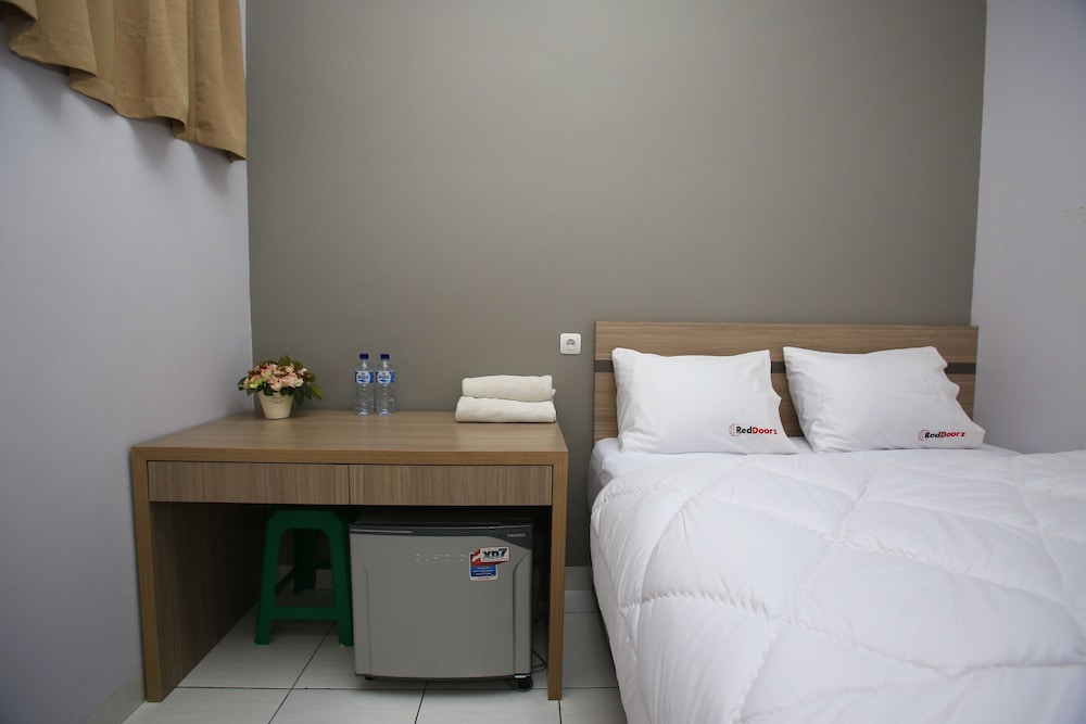 RedDoorz @ Karet Pedurenan 2