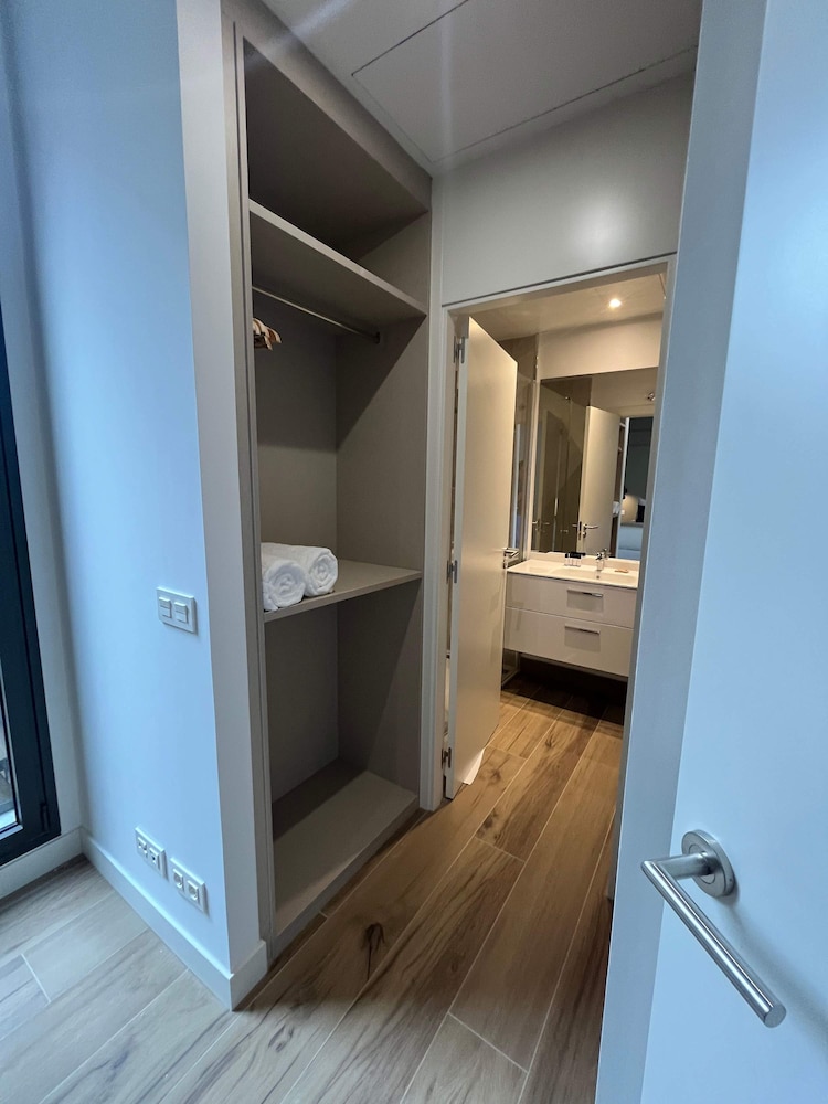 w Impressive 3BR w Sunny Terrace in Chueca