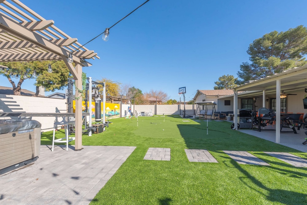 Phoenix 4 BDR Home With Outdoor Entertainment