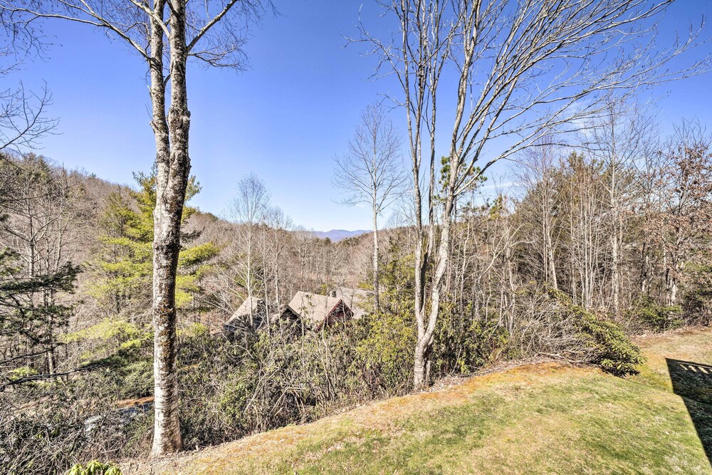 Chalet w/ Mtn Views & Golf Course Access!