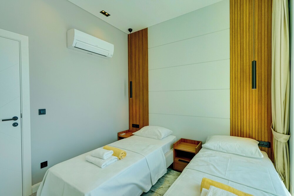 Saturn-4 PLANET LUXURY VILLAS
