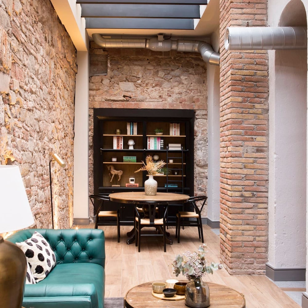 The Roger Terrace 2BR With Pool gym in Barcelona