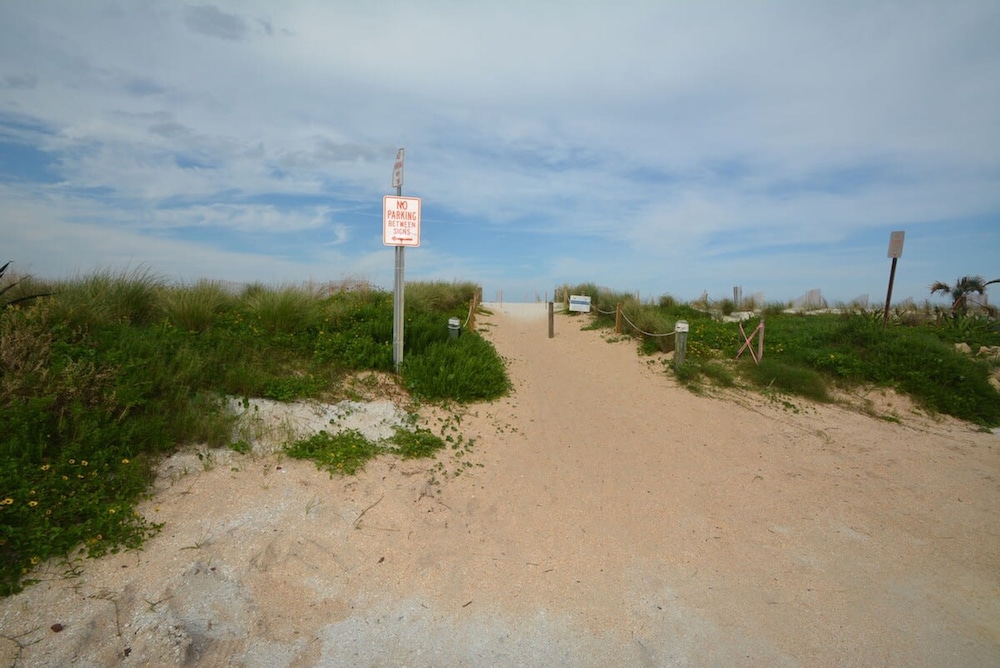 Just Beachy A Luxury Retreat Sleeps 12 3 Levels With Elevator- Perfect for 1-3 Families