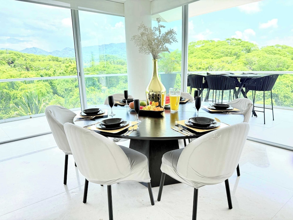 Luxury 2BR Bolongo Ocean View Private Beach