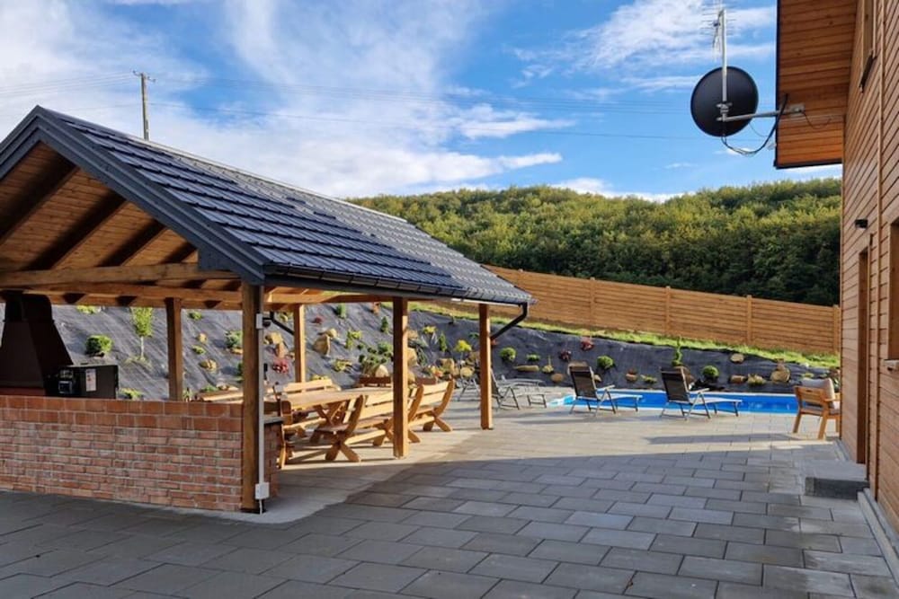 Holiday Home Wisniowa With Pool and Mountain Views