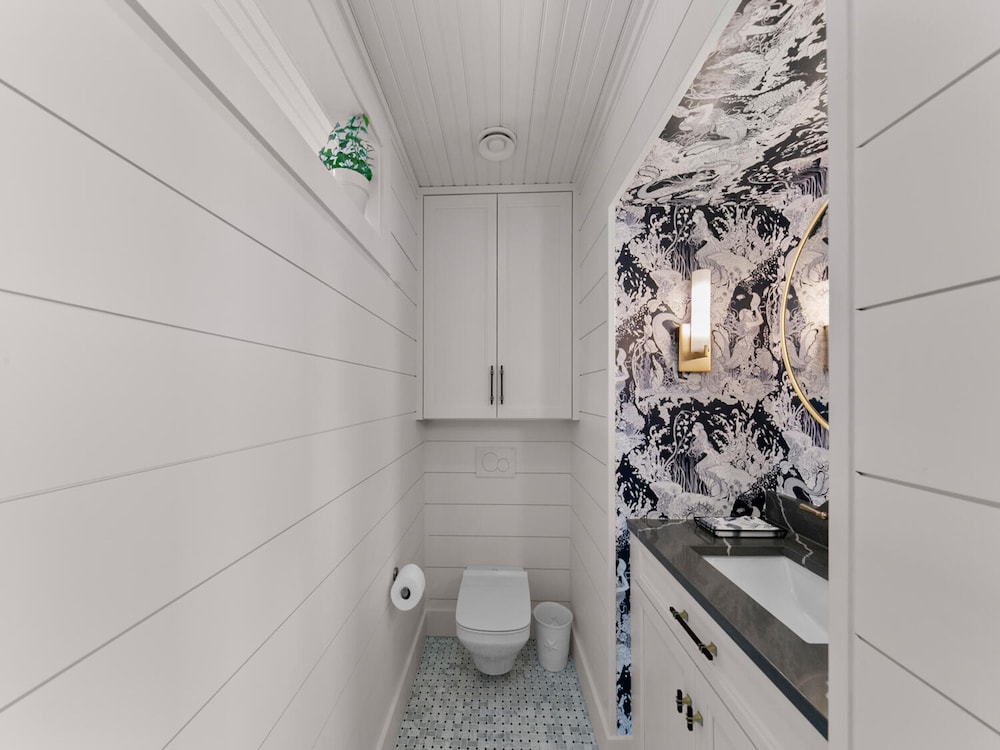 Ocean Paradise by Distinctive Beach Rentals