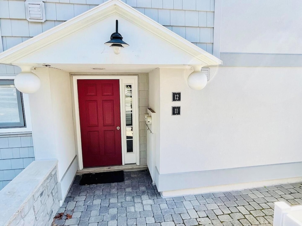 Newbold Square 11