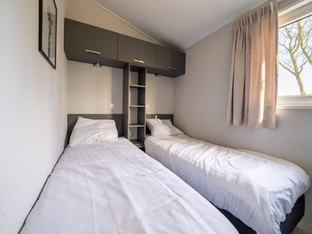 Modern Chalet in a Holiday Park, Bordering the Hoge Veluwe National Park view 5