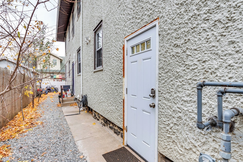 14 Mi to Central Park: Chic Mt Vernon Retreat