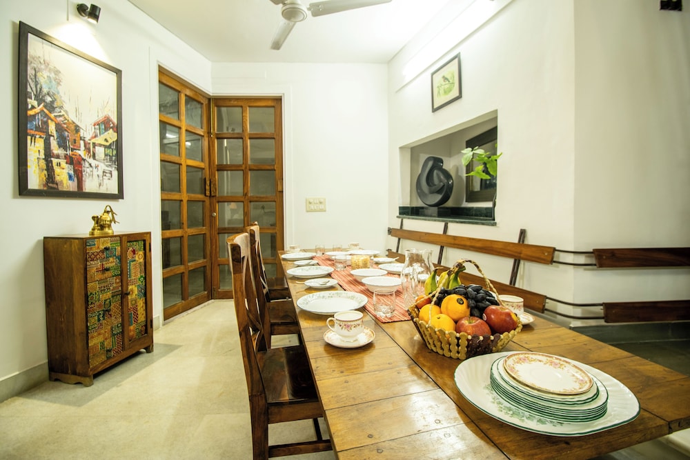 Opulent Antique 3br Villa in Gurugram