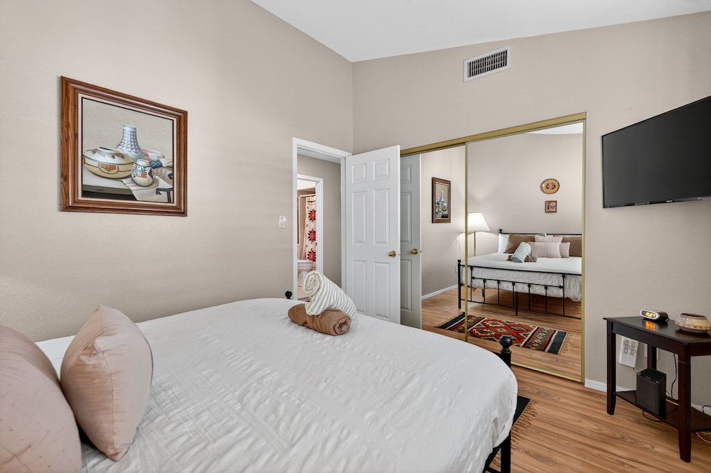 Tempe Oasis With Fire Pit & Bbq Lounge 2 Bedroom Home