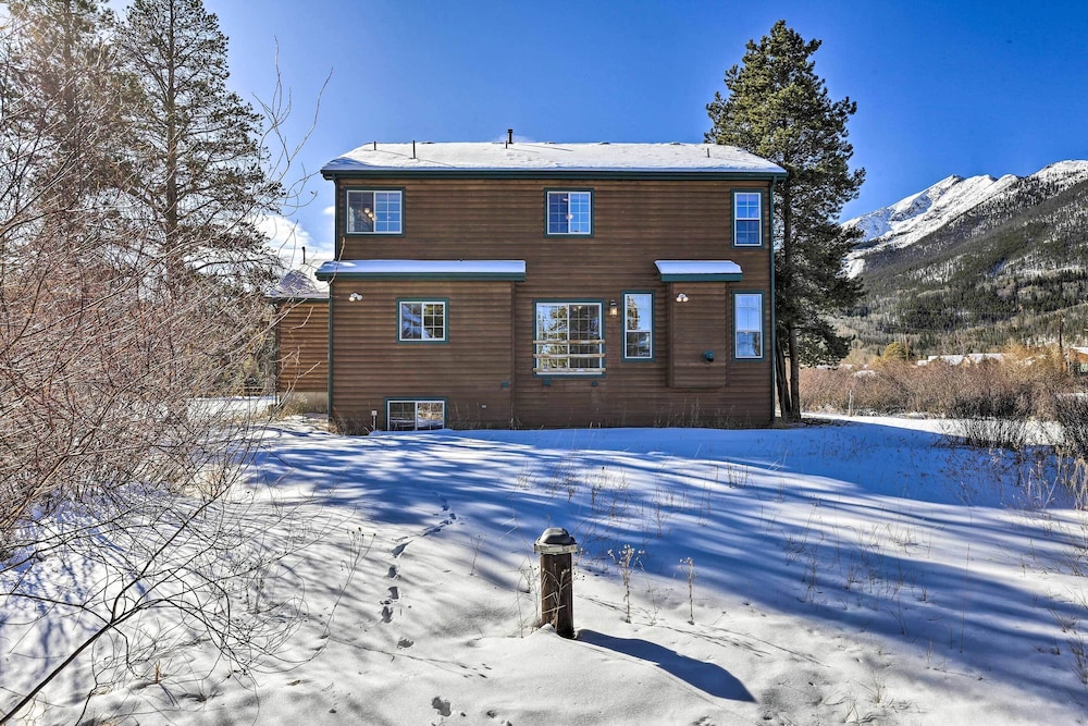 2 Mi to Frisco Slopes: Cozy Retreat w/ Mtn Views!