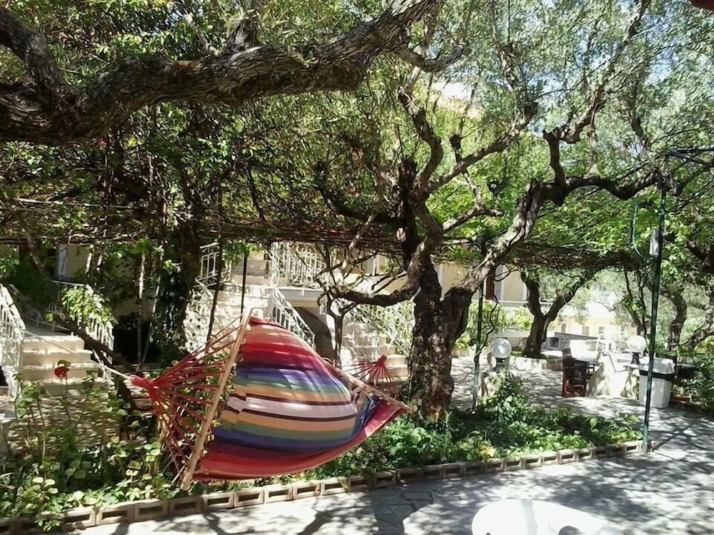 Sofos Apartments