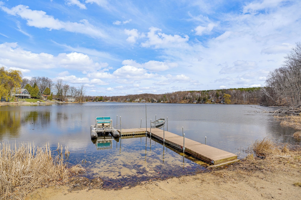 Near Hiking: Lakefront Getaway in Campbellsport!