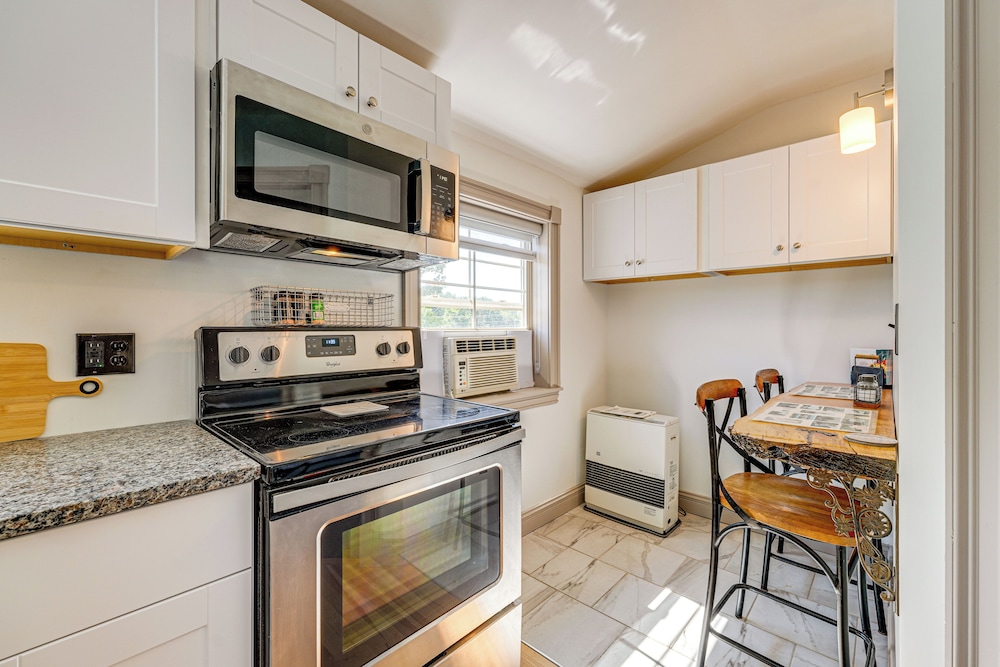 Charming Apt w/ Shared Outdoor Space in Lisbon!