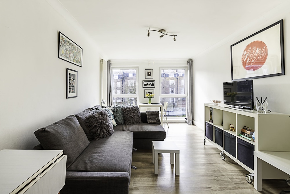 Cosy Angel Flat: Tube Nearby, Stunning Views!