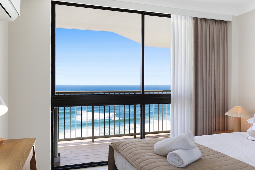 Beachfront Stylish Apartment With Ocean Views