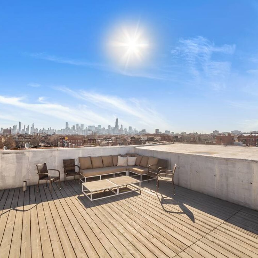 4-bedroom Condo Near Fulton Market w Rooftop