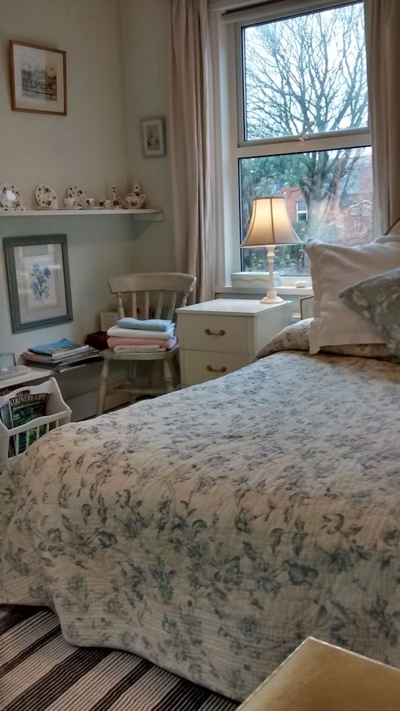 Arts & Bichons B&B
