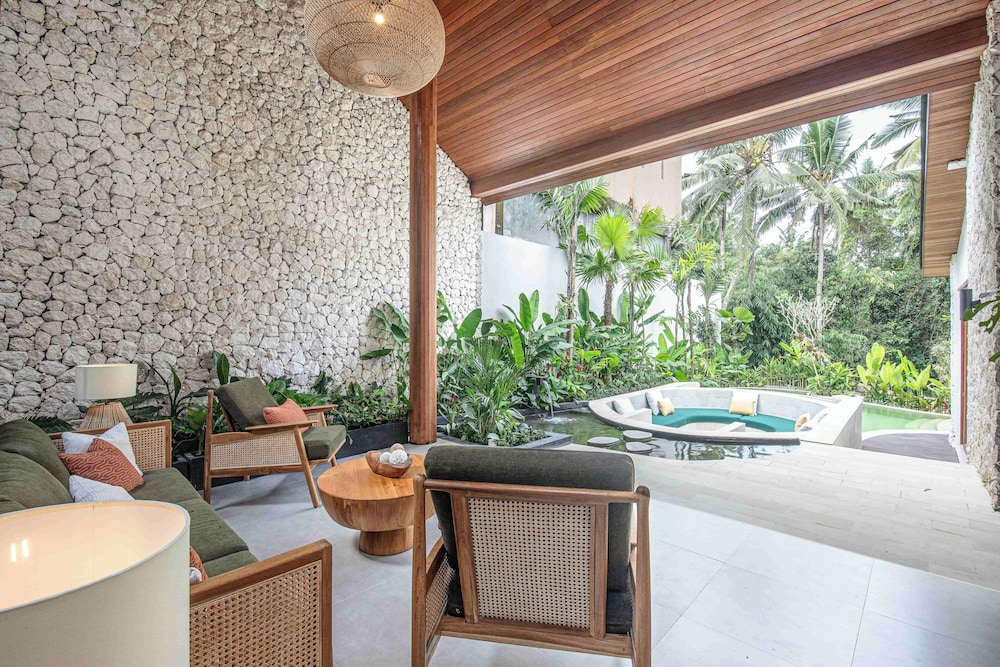 Luxury 2BR Retreat Jungle View Near Ubud Center