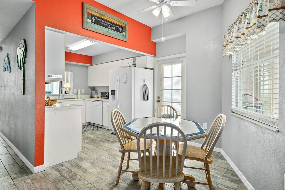 Oceanview Top-floor Penthouse in Surf Club Beach Pool Access