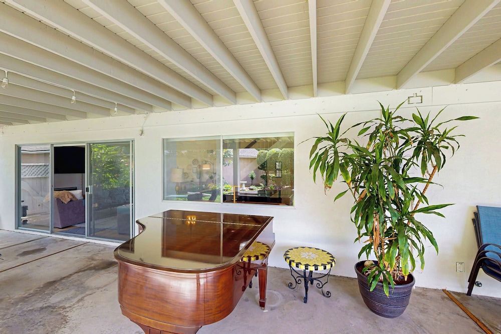 4BR Dog-friendly Home w/ Pool, Spa, Grill & A/C