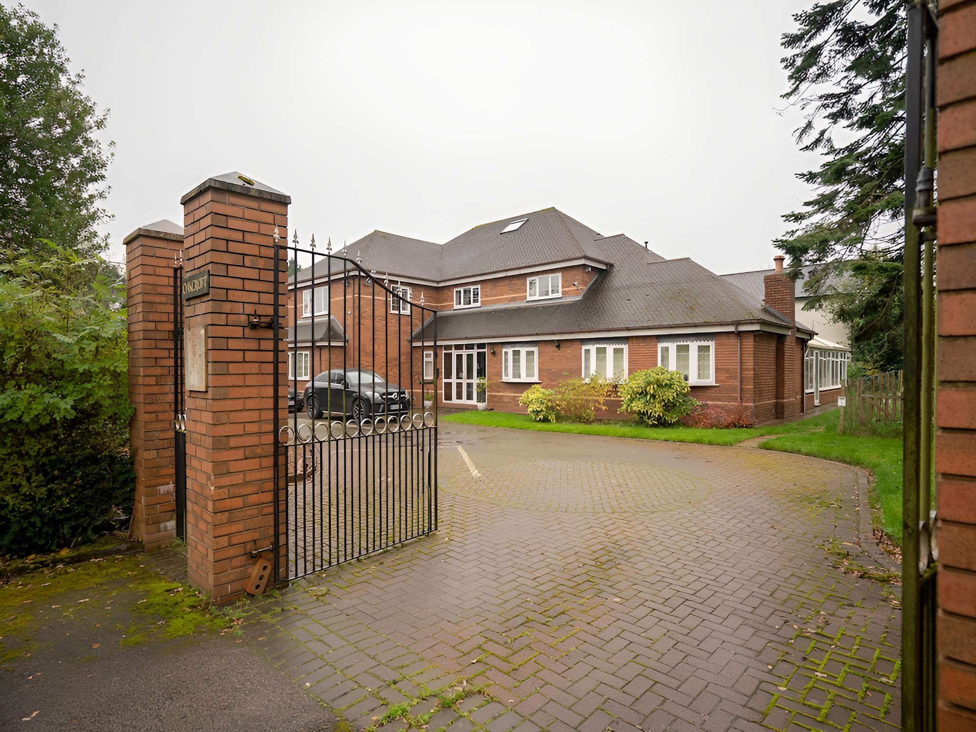 OakCroft GuestHouse Manchester Airport